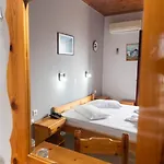 فندق Nostos 2*